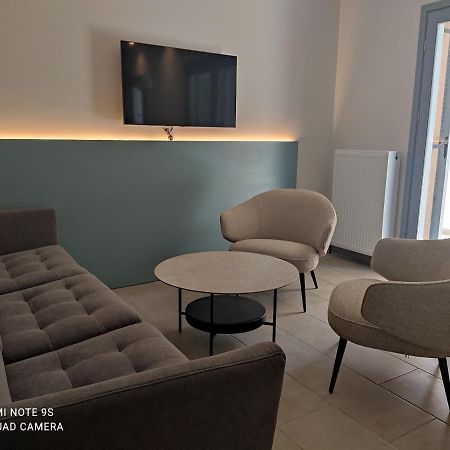 Blue Rose Luxury And Comfort Apartment At The Centre Of Preveza Bagian luar foto